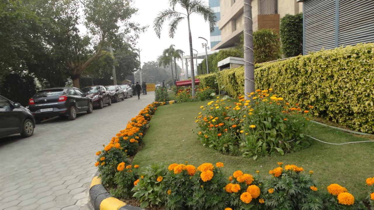 Ramada Gurgaon Central Εξωτερικό φωτογραφία